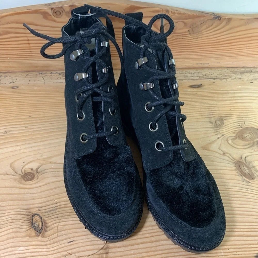 TOP SHOP BLACK SUEDE AND FAUX FUR BOOTIES